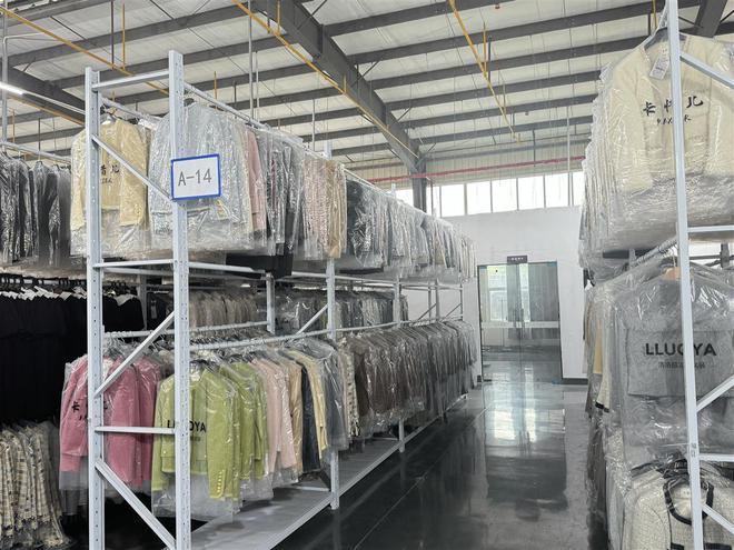 天門服裝創奇跡 五十家企業與四百名主播聯袂，首日帶貨六十萬件激揚二千萬巨潮